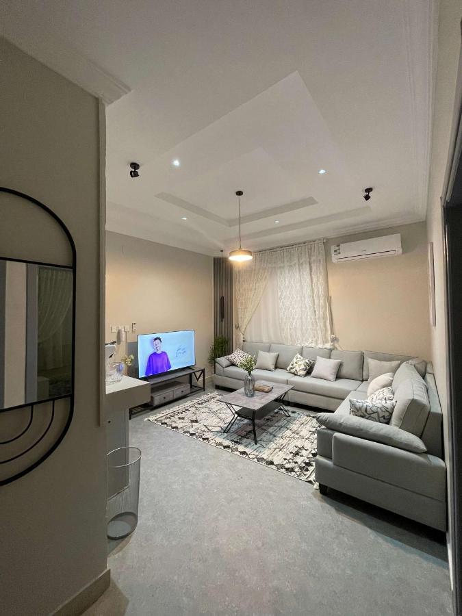 Apartment دخول ذاتي - غرفة نوم وصالة جلوس *
